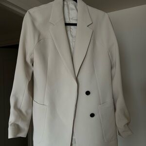 Chic Women's Cream Blazer